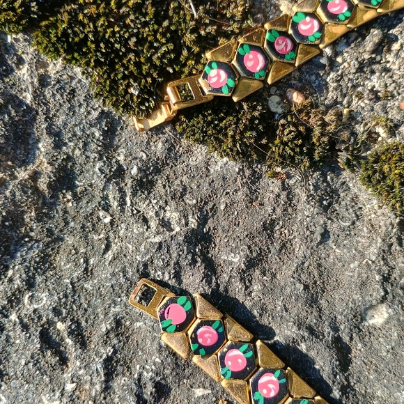 Vintage, 1950s gold tone panel chain necklace w black enamel and hand-painted - Picture 8 of 13